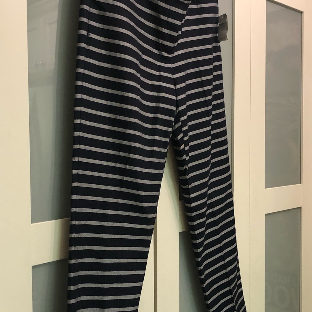 Gap navy and white stripe NWT cropped pants